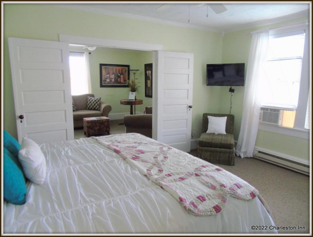 The Charleston Inn Hendersonville Nc Exterior photo