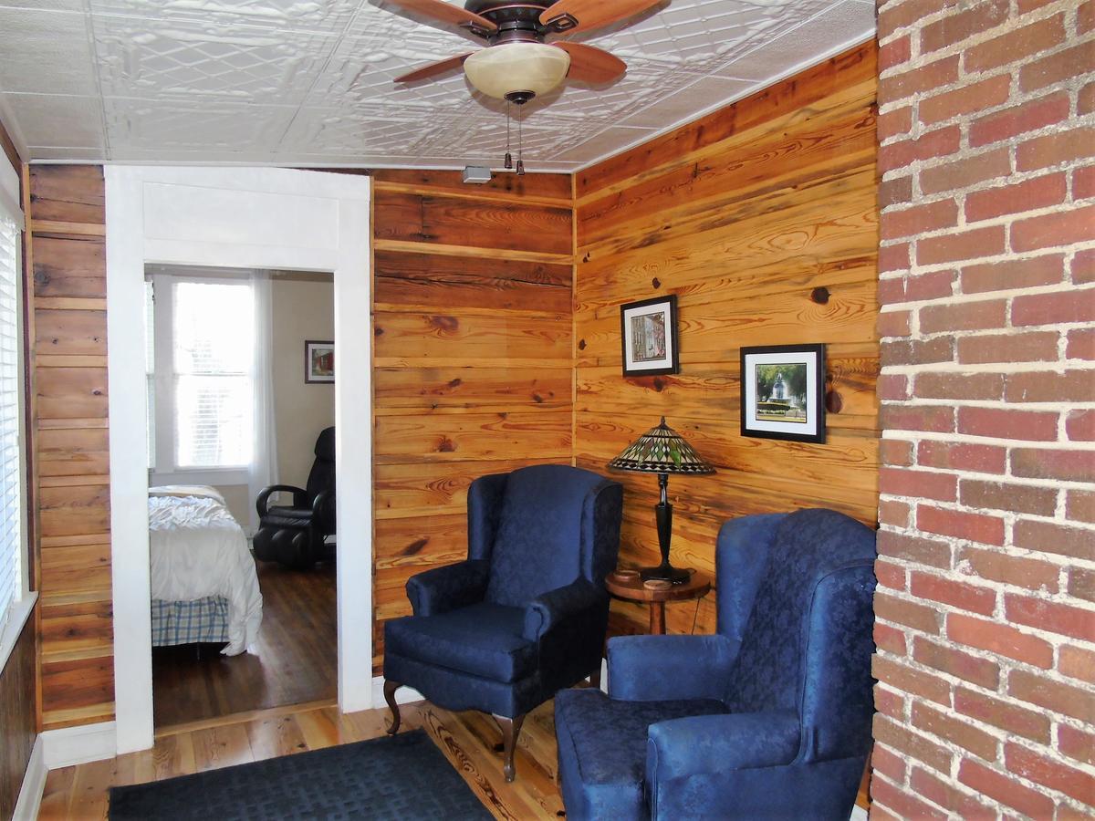 The Charleston Inn Hendersonville Nc Exterior photo