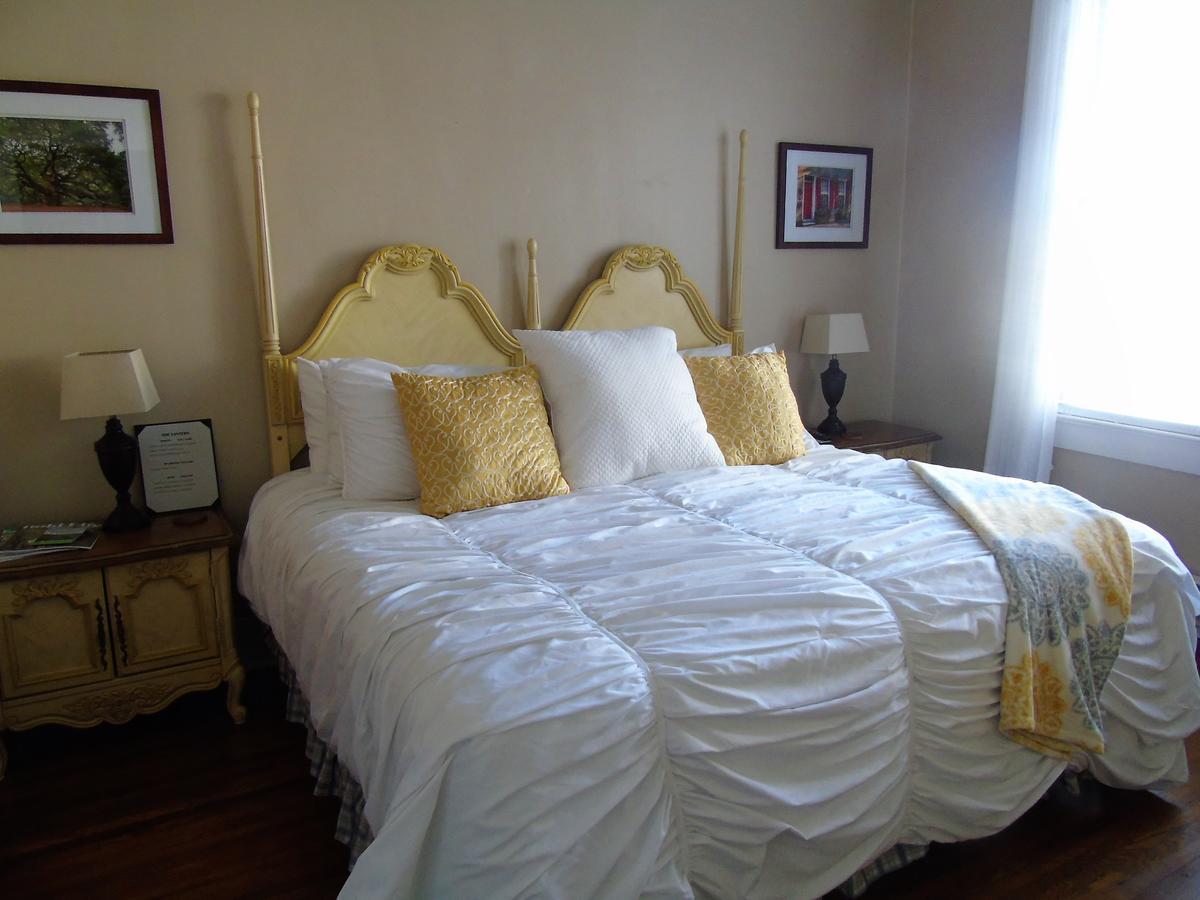 The Charleston Inn Hendersonville Nc Exterior photo
